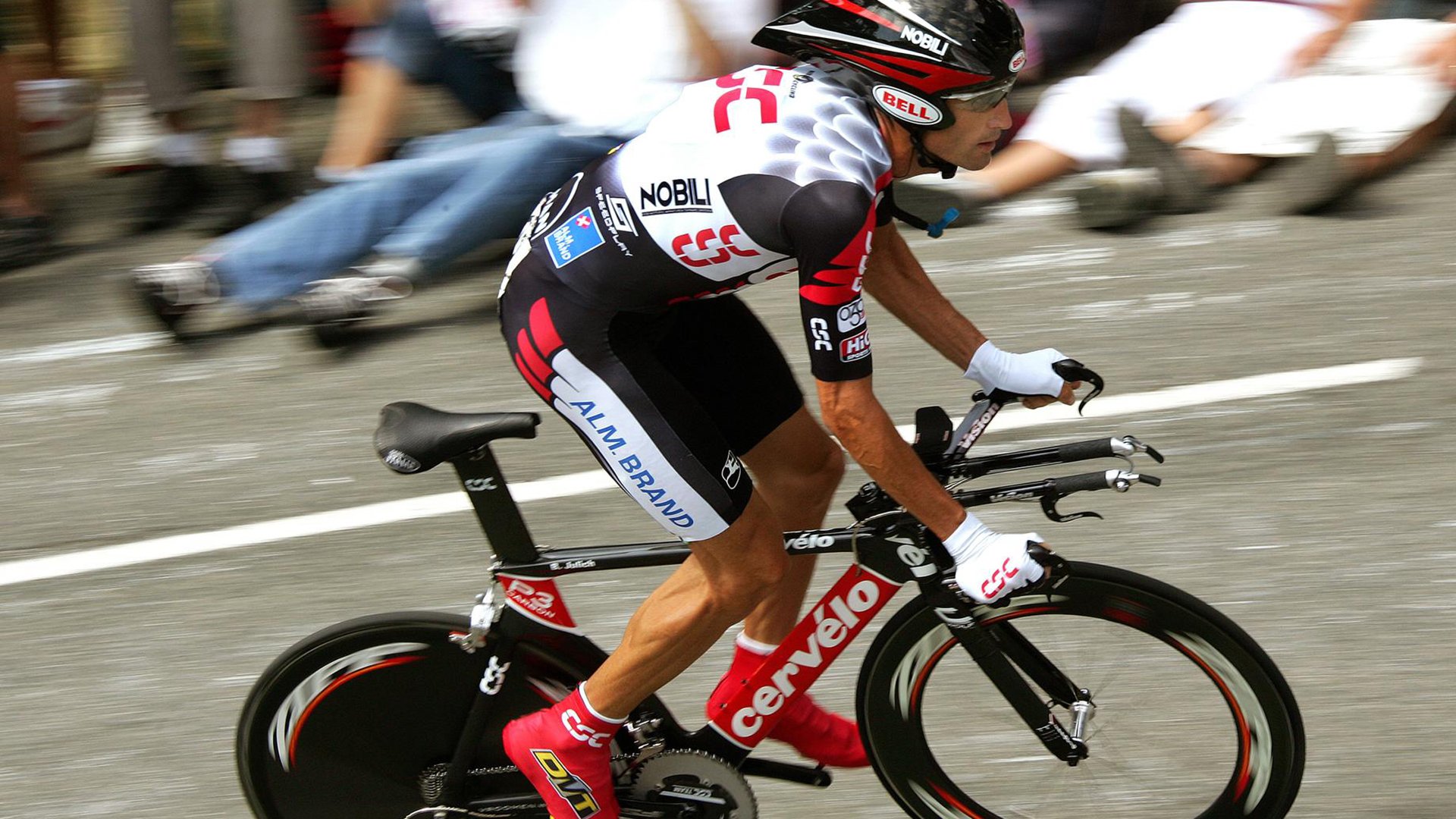 “超越极限:车手在赛场上的血脉喷张瞬间”,超越赛车2006视频