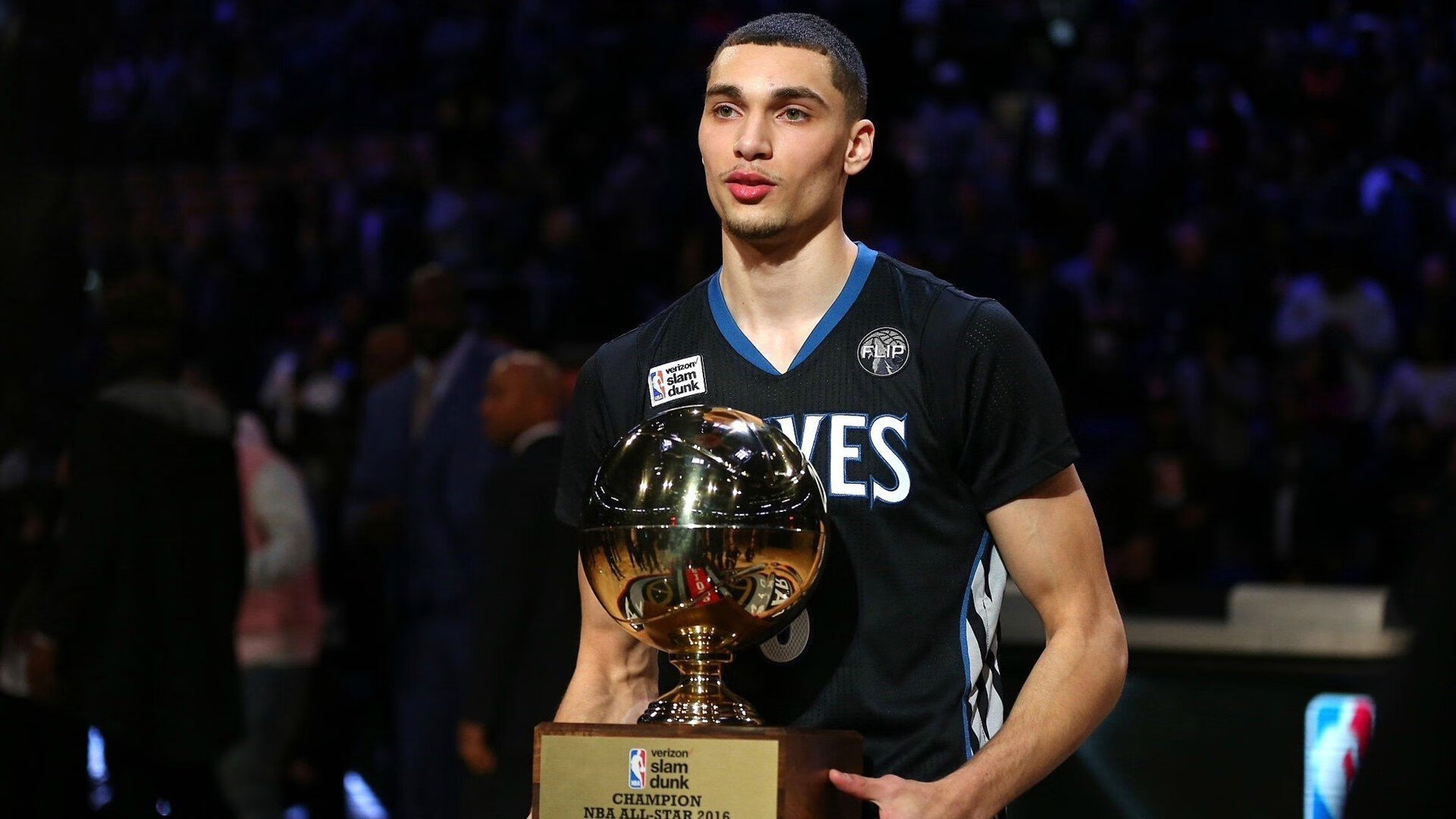 太阳在客场奋战到最后一刻，布克投中制胜三分，带队成功逆转骑士！